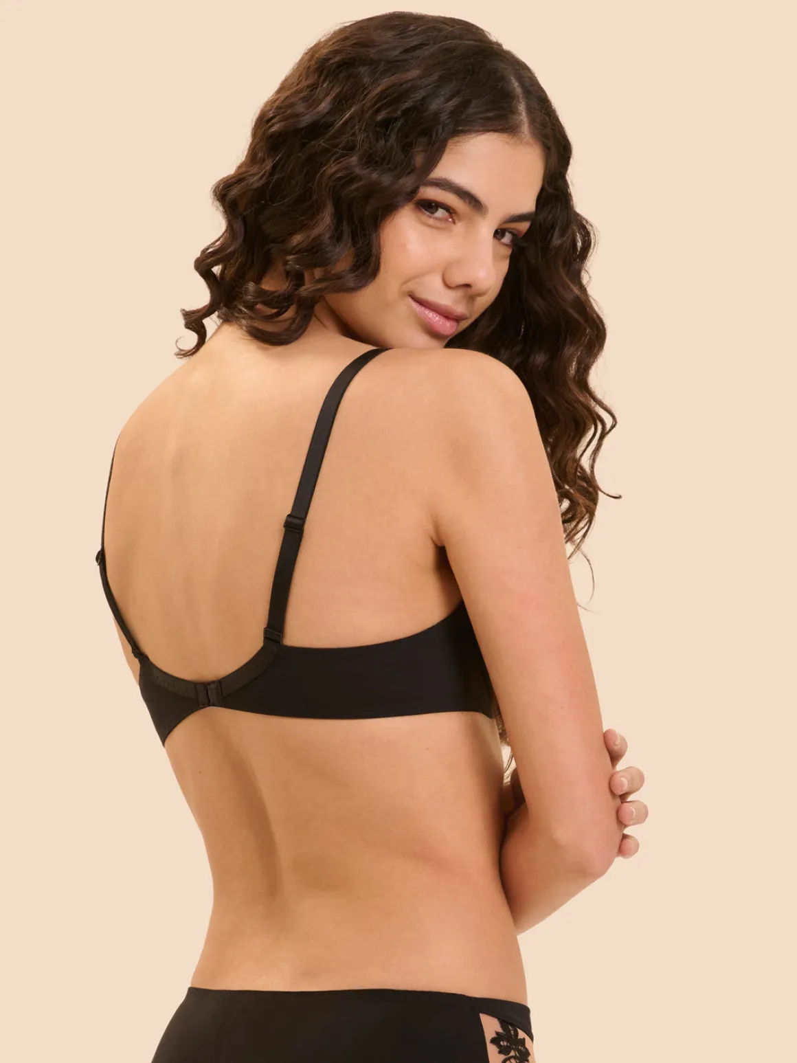 Soutien-gorge avec armature décolleté plongeant - Noir Tatoo