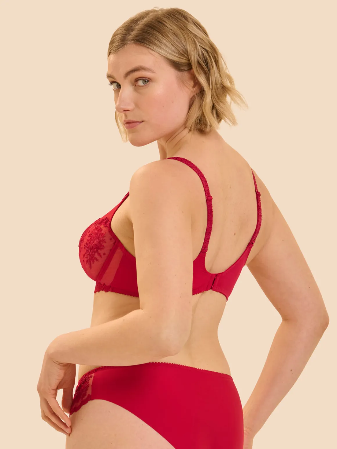 Soutien-gorge avec armature décolleté plongeant - Rouge Opéra