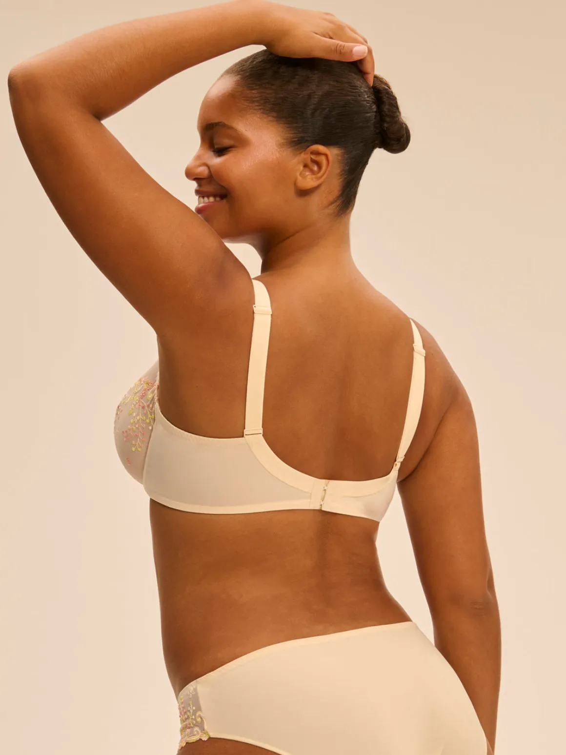 Soutien-gorge avec armature décolleté plongeant - Pampa
