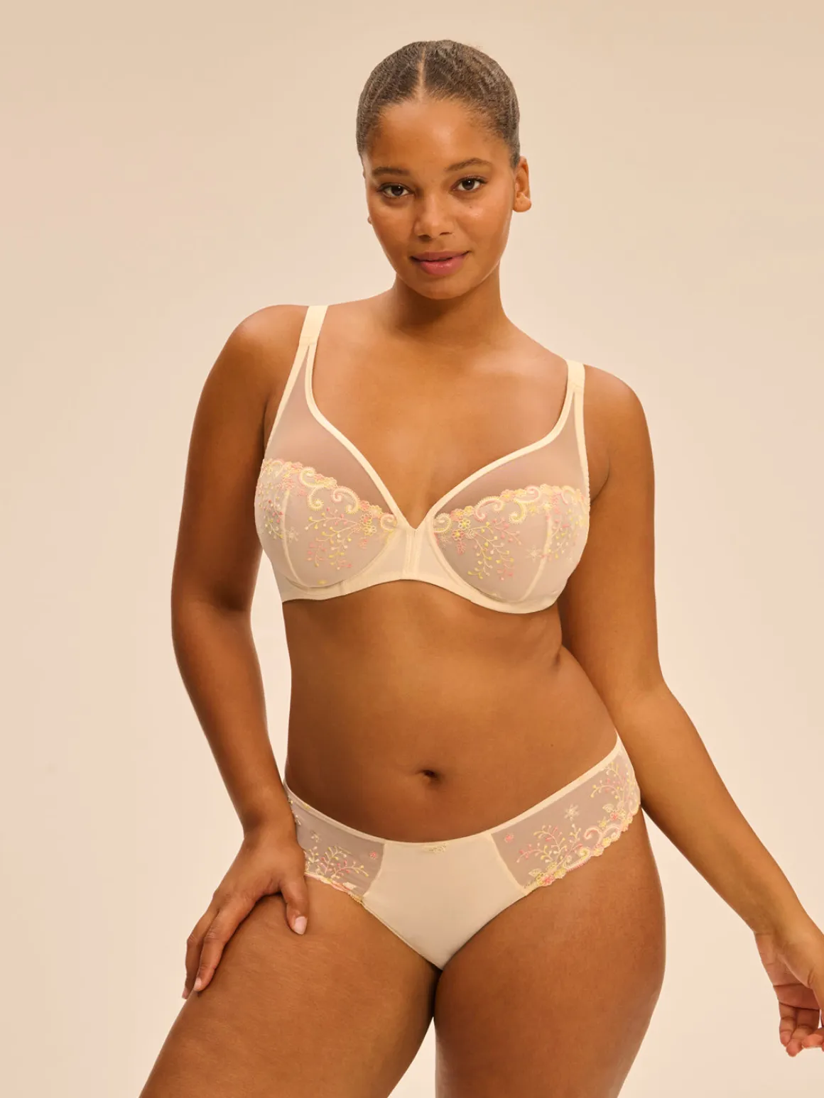 Soutien-gorge avec armature décolleté plongeant - Pampa