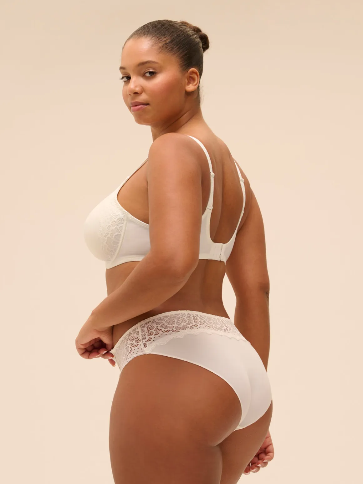 Soutien-gorge avec armatures moulé rigide - Naturel