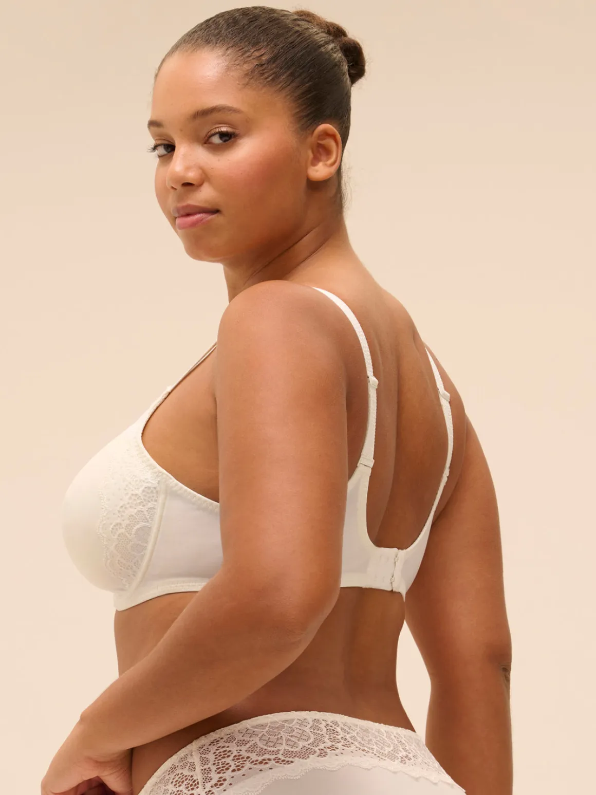 Soutien-gorge avec armatures moulé rigide - Naturel