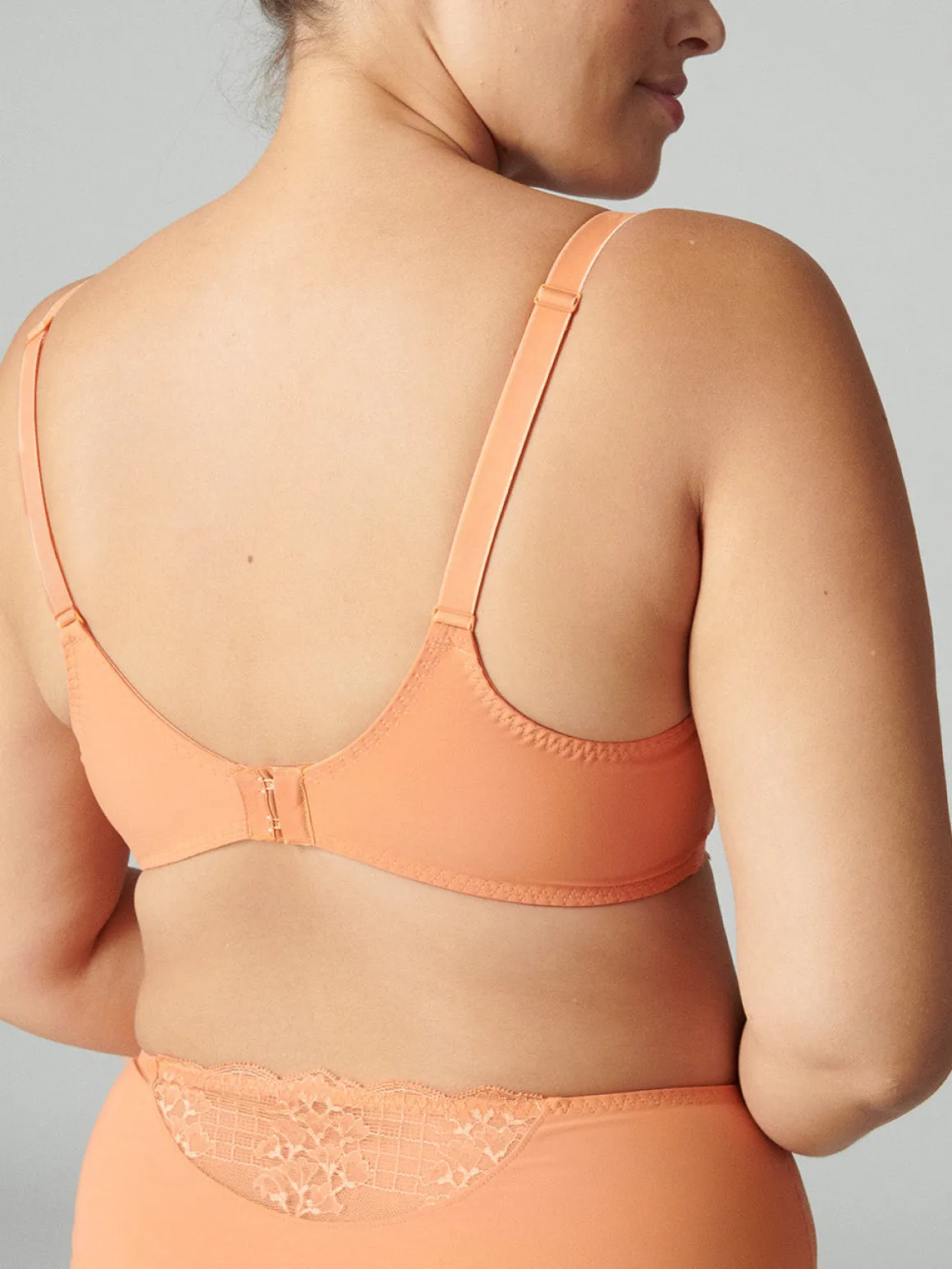 Soutien-gorge avec armatures décolleté plongeant - Abricot