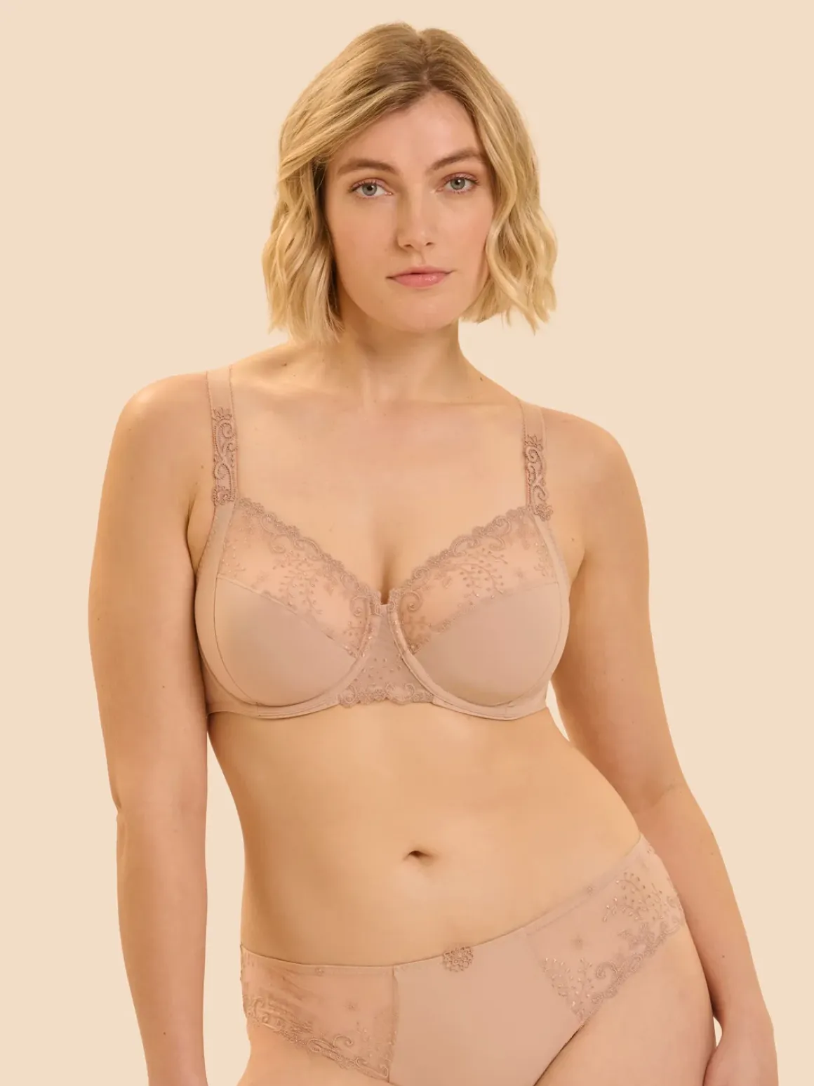 Soutien-gorge avec armatures emboitant - Peau