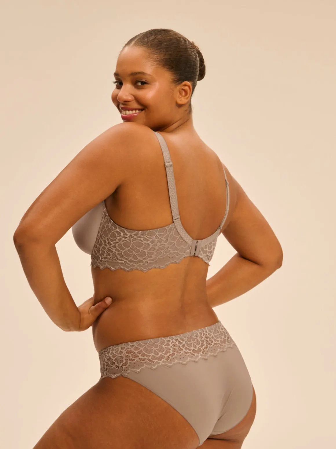 Soutien-gorge spacer décolleté plongeant - Grège